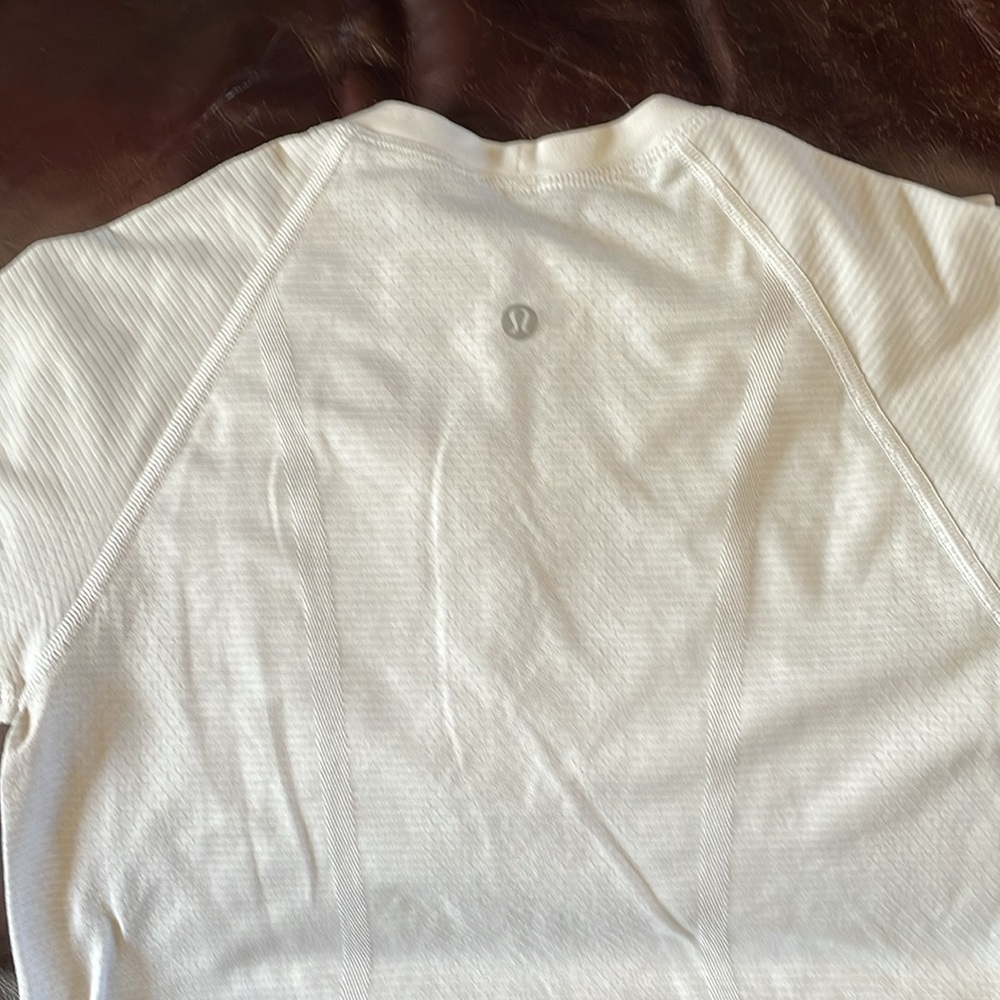 Lulu Lemmon shirt in good condition.